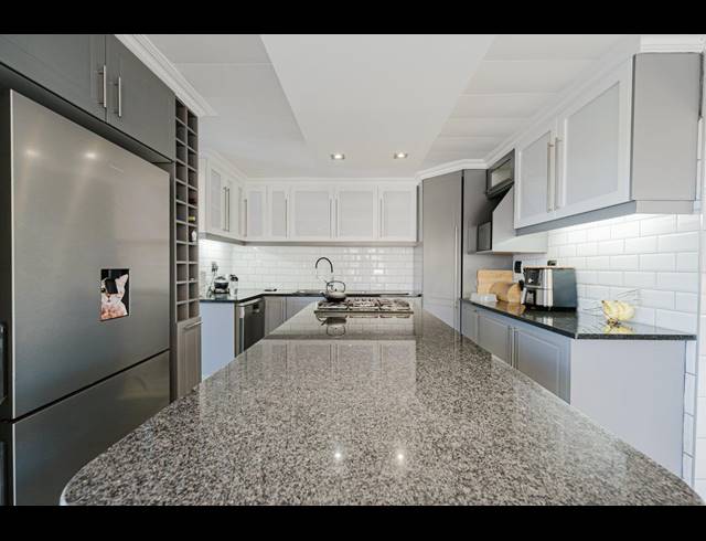 2 BEDROOM TOWNHOUSE FOR SALE IN BASSONIA